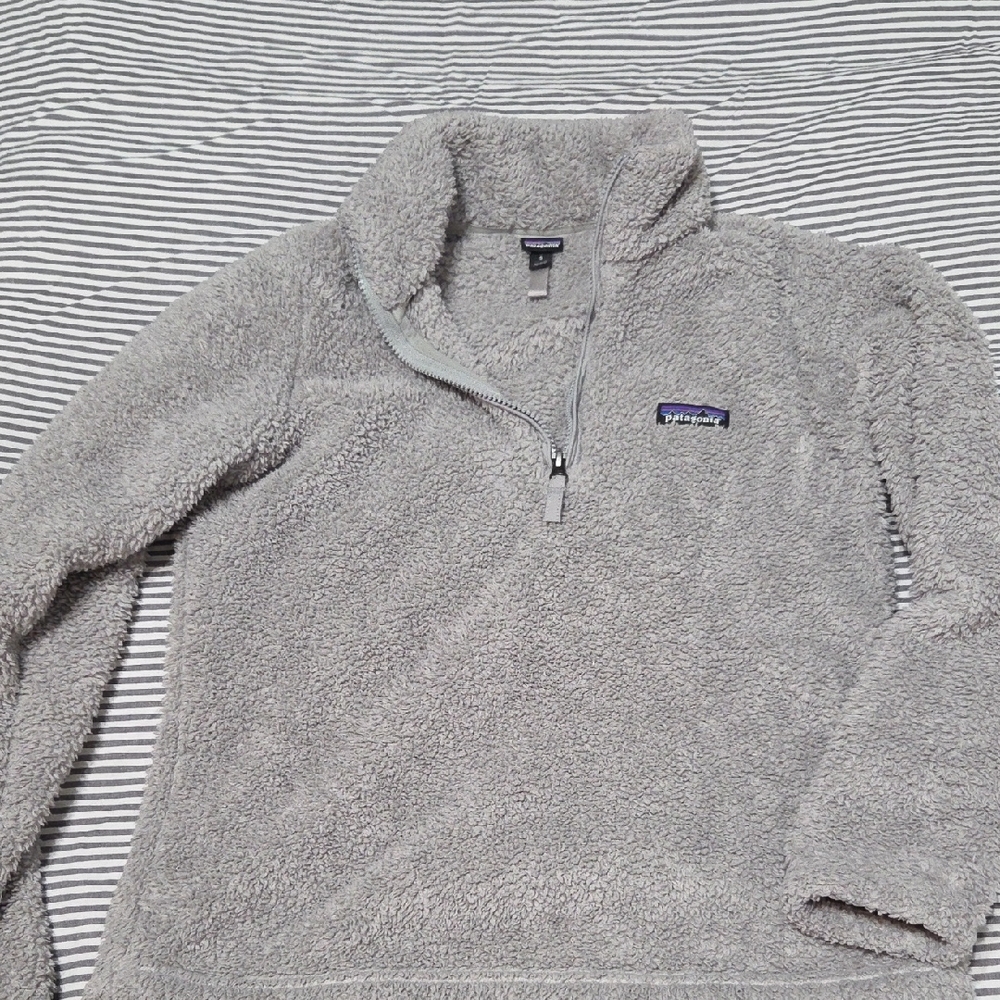 Patagonia Women’s Light gray/green Zip-Up Fleece Pullover